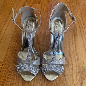 Italiana gold heels 👠